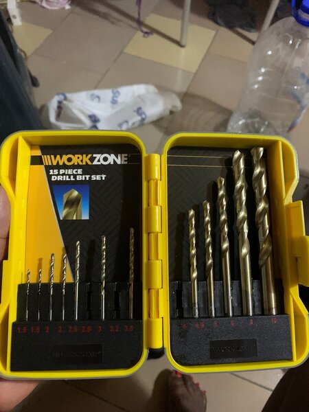 Perceuse sans fil 18V avec set de mèches