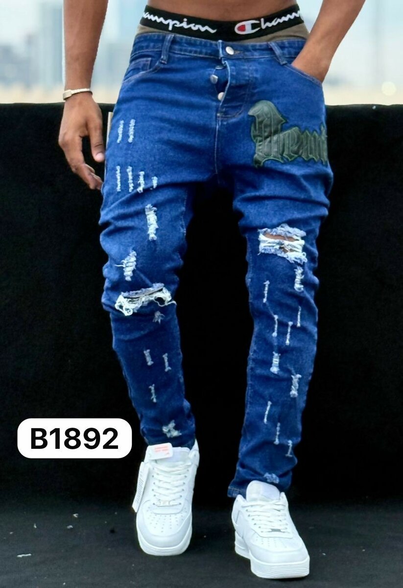 Jeans déchirés tendance