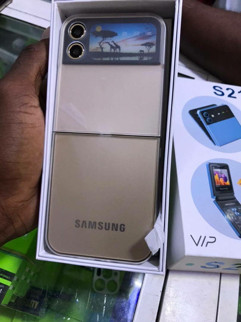 Téléphones bescla pliable 4 puces