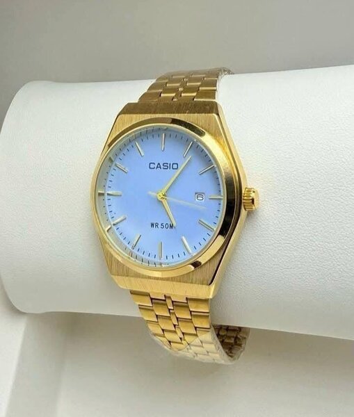 Casio Montre Dorée Élegante