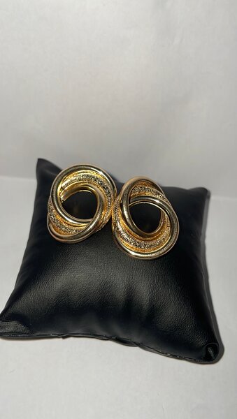 Boucles d'oreilles dorées élégantes