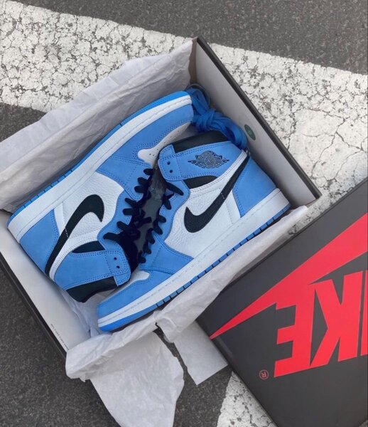 AIR JORDAN 1 RETRO HIGH WHITE