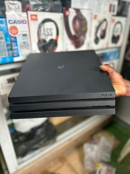 Console PS4 Pro 1TB craké