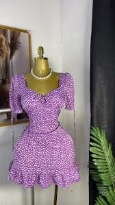 Robe courte violette à pois blancs