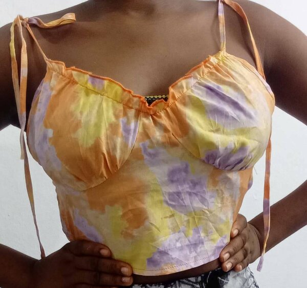 Top dos nu coloré chic