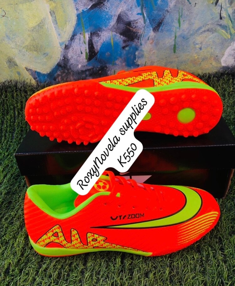 Futsal/ tack/trainers boots