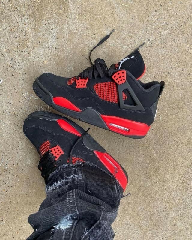 AIR JORDAN 4