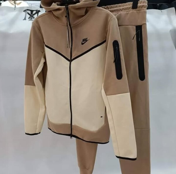 Ensemble de survêtement Nike beige