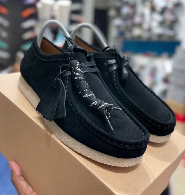 Clarks black ORIGINALs