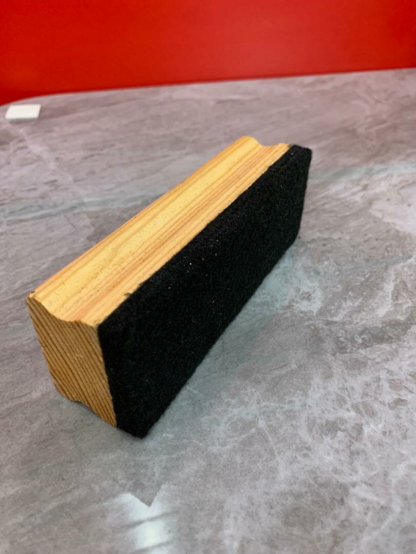 Brosse pour tableau bois