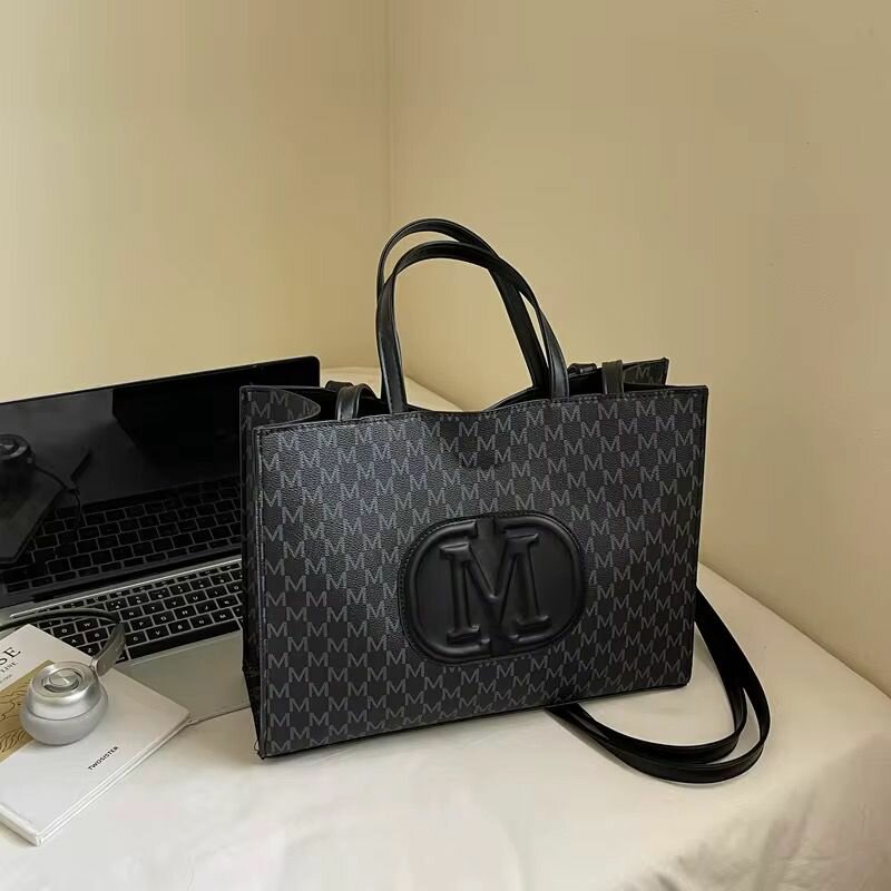Sac à main élégant logo M