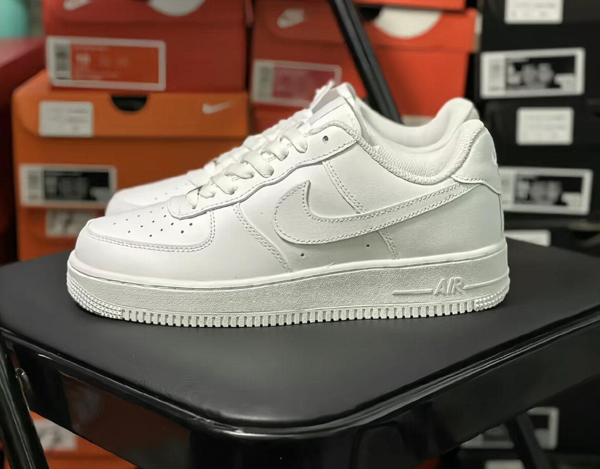 NIKE AIR FORCE 1
