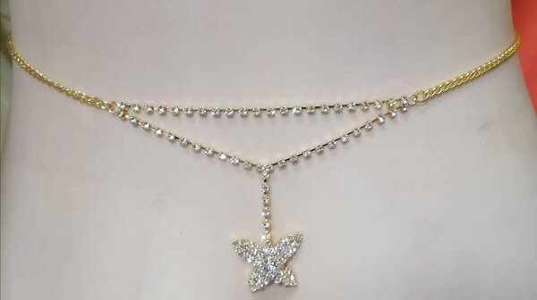 Chic chaîne au rein et au pieds avec papillon