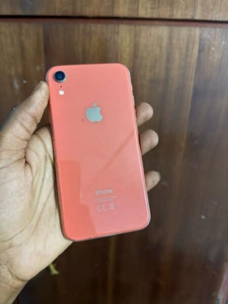 iPhone XR second main