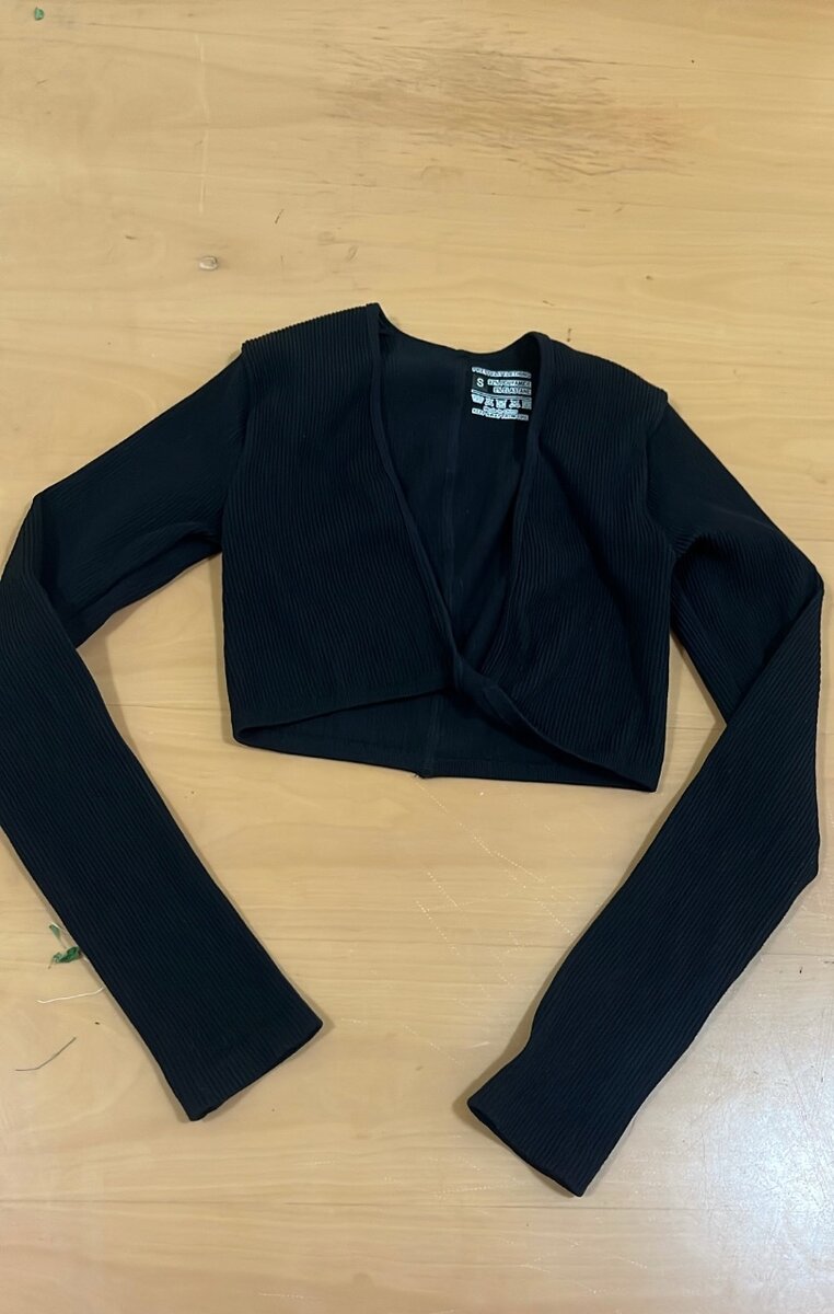 BLACK V NECK TOP ( S) ( THICK)