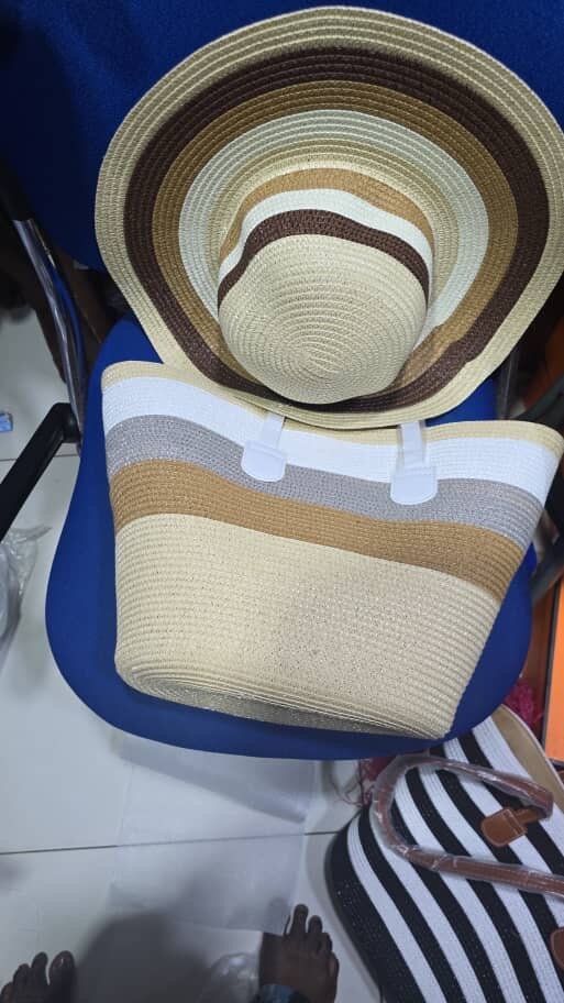 Ensemble chapeau et sac plage