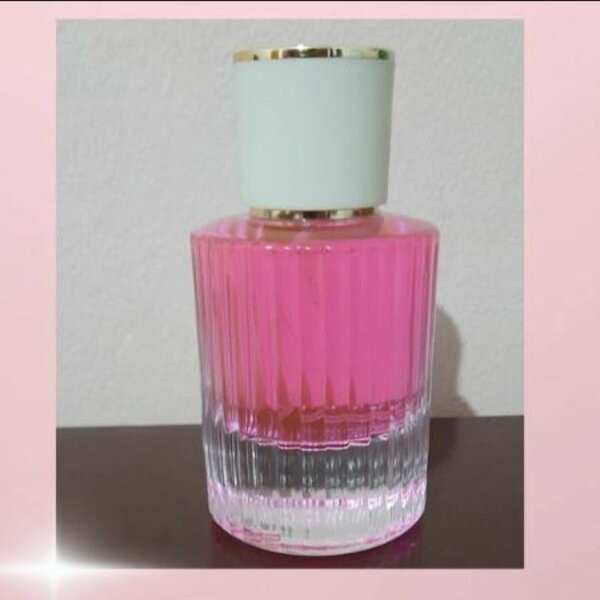 Parfum Floral Féminin Élégant