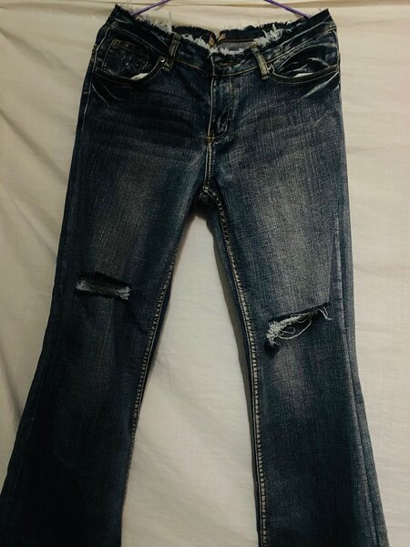 Jeans déchirés tendance