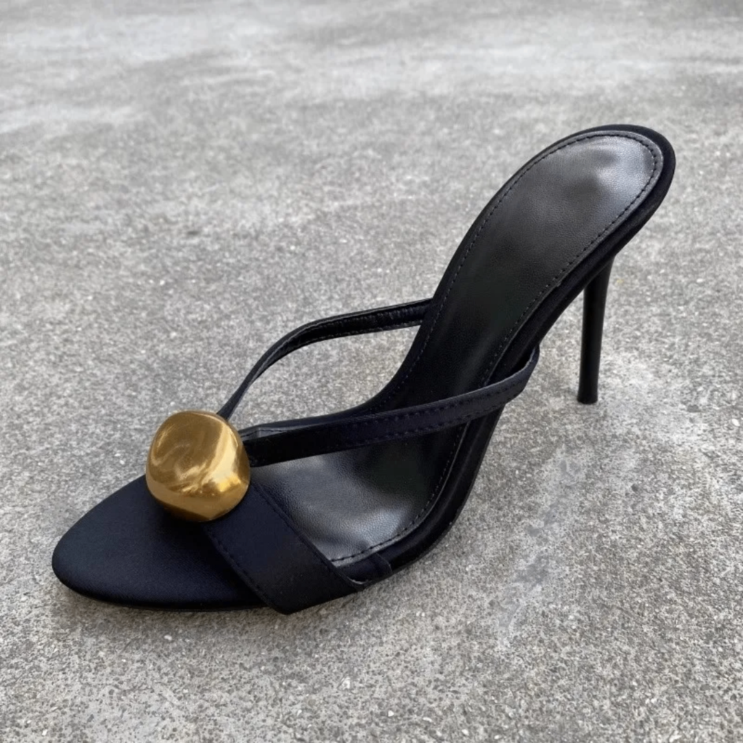 Sandales à talons dorées élégantes
