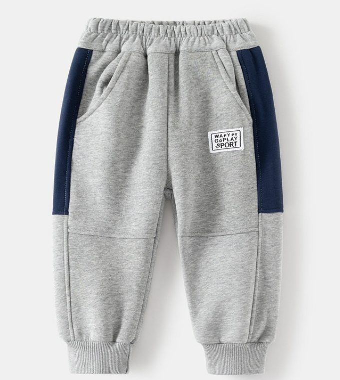 Наши спортивные штаны с начёсом – идеальный выбор для холодного времени года! ❄️ Они мягкие, тёплые и отлично подходят как для прогулок, так и для игр дома.