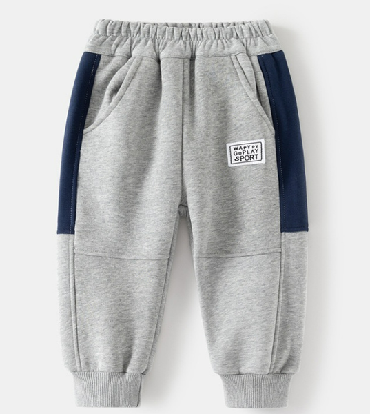 Наши спортивные штаны с начёсом – идеальный выбор для холодного времени года! ❄️ Они мягкие, тёплые и отлично подходят как для прогулок, так и для игр дома.