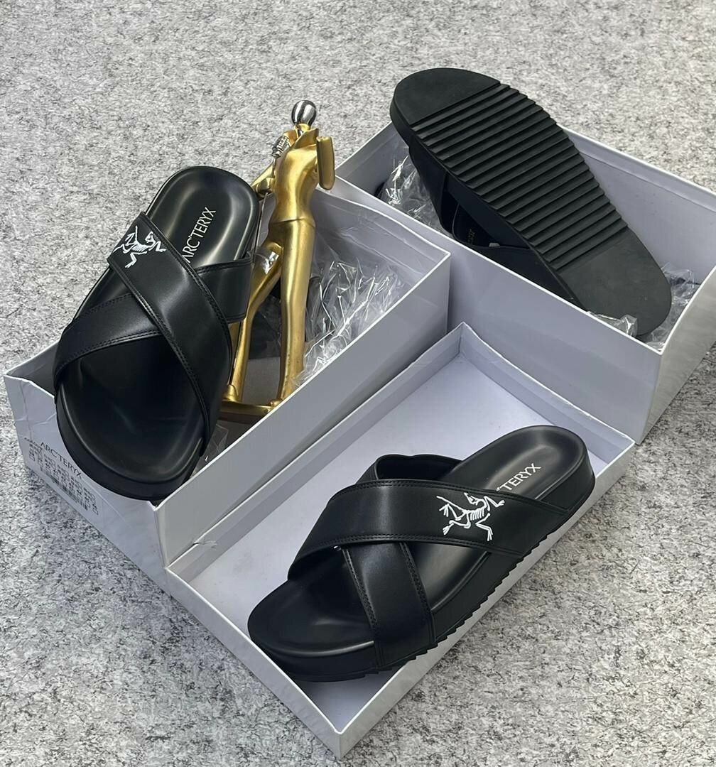 Branded fashion slippers