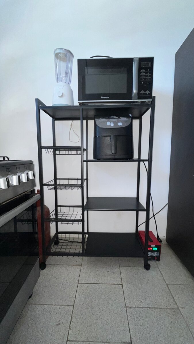 Étagère de cuisine en carbone