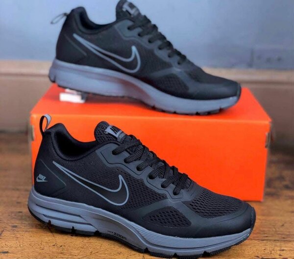 Baskets de course noires Nike