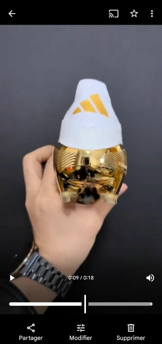 Chaussures de Football Blanches et Dorées