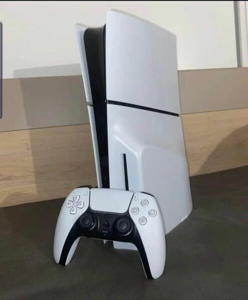 PS5 SLIM STANDARD QUASI NEUF DANS CARTON