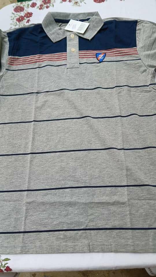 Un polo manches courtes