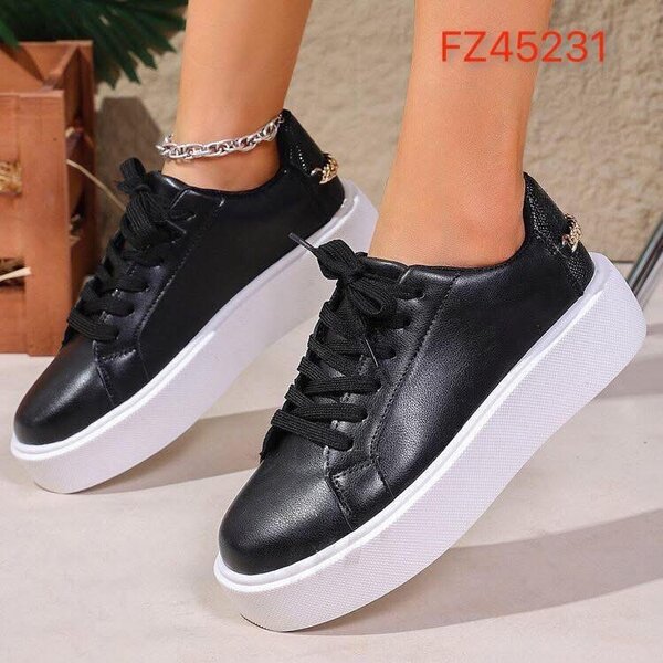 Baskets noires en cuir élégantes