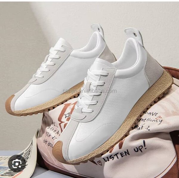 Baskets légères blanches