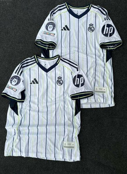 Maillot de football bleu et blanc