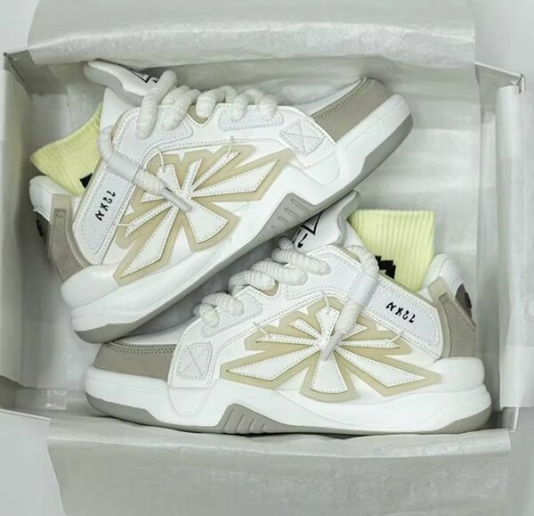 Baskets modernes en cuir