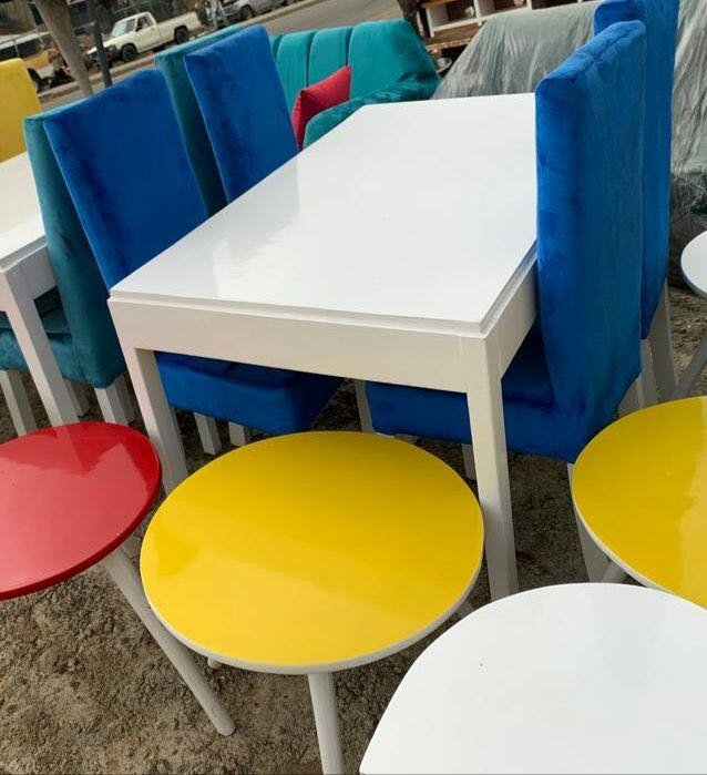 Table à manger 4 chaises