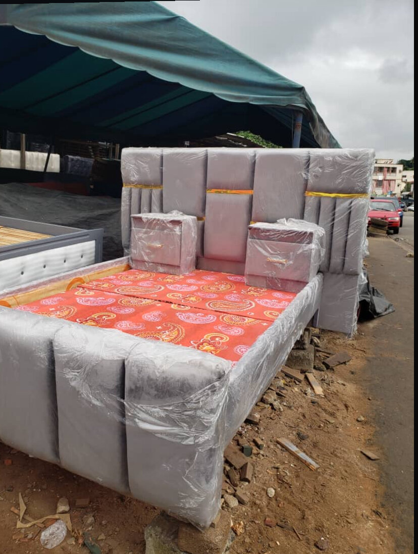 Lit rembourré moderne