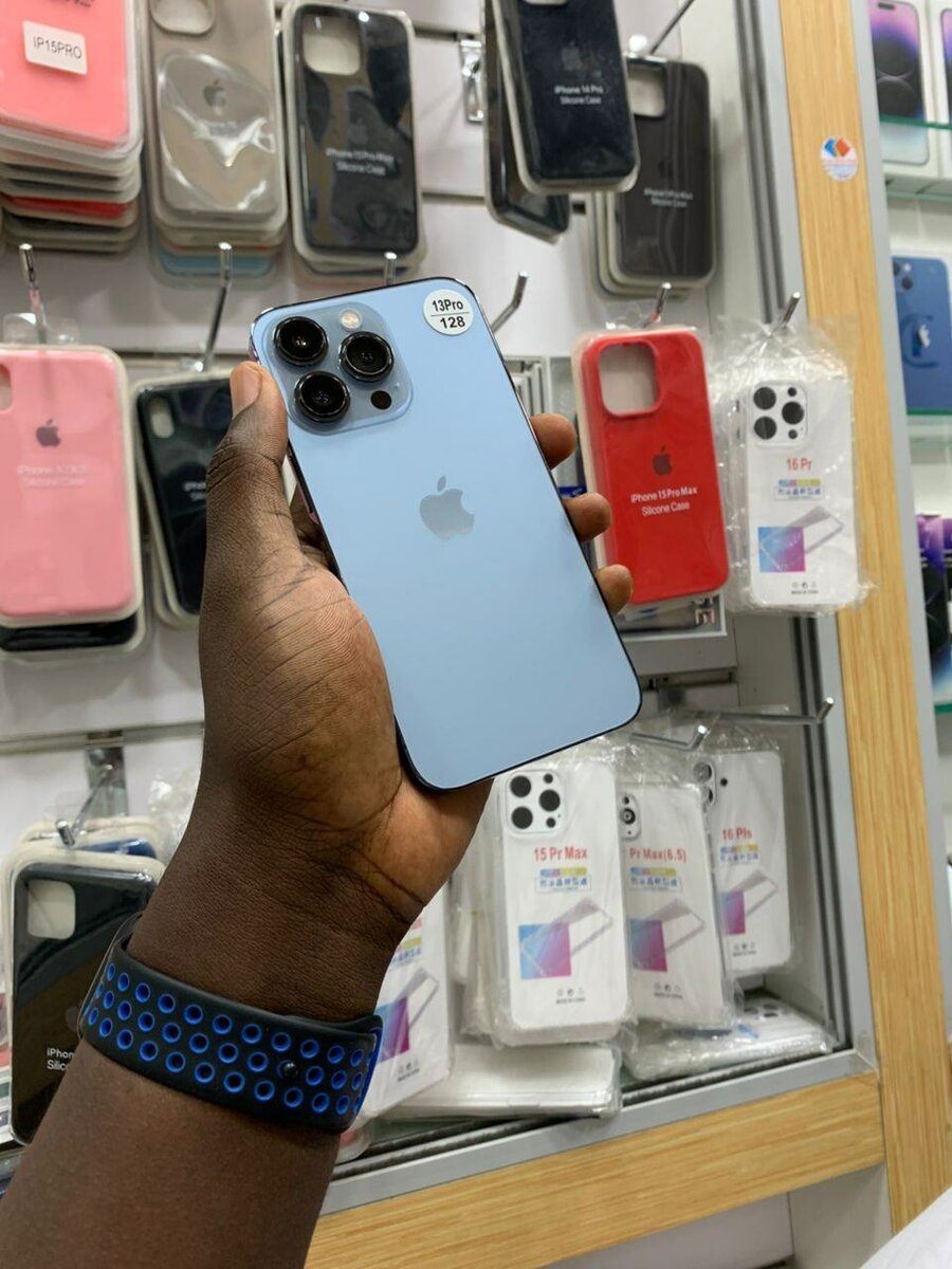 Iphone 13 pro casi neuf