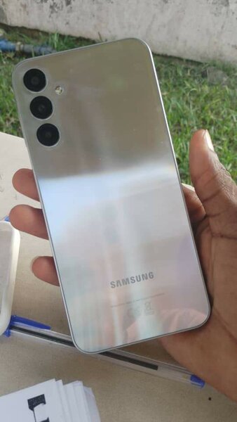 SAMSUNG A24