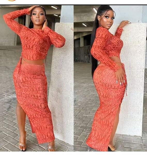 Robe rouge élégante femme