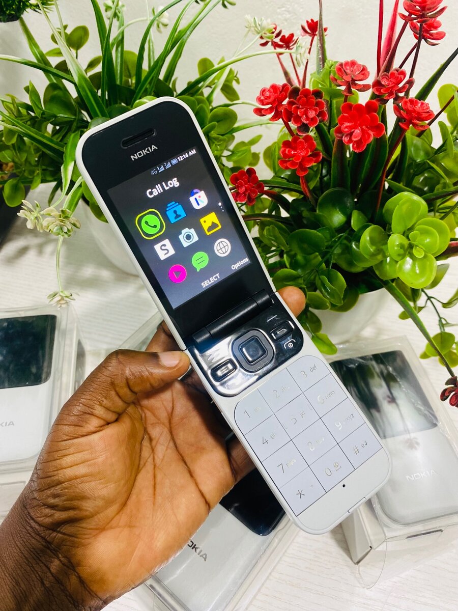 Nokia 2720 flip 2G. White