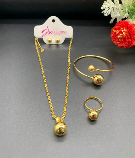 Elegant Gold Jewelry Set