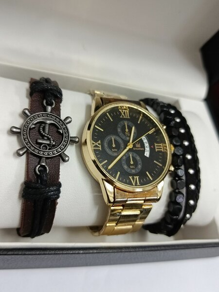 Ensemble de montres et bracelets élégants