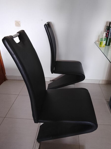 Chaises modernes en cuir noir