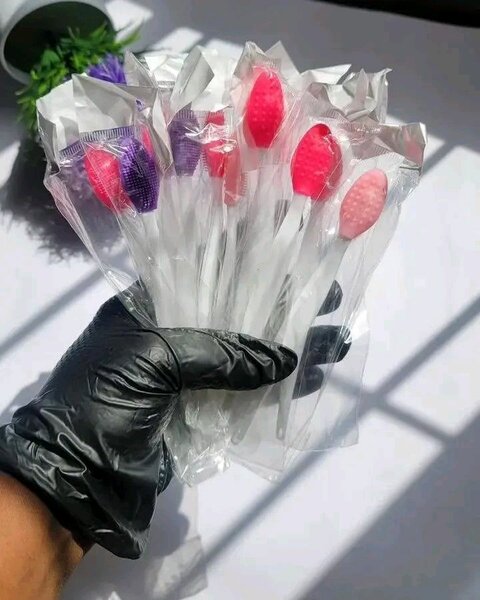 Brosse a lèvres pour gommé