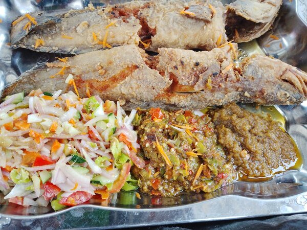 Poisson Frit avec Garnitures