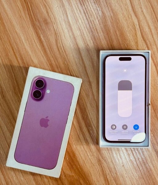 Smartphone dernier modèle violet