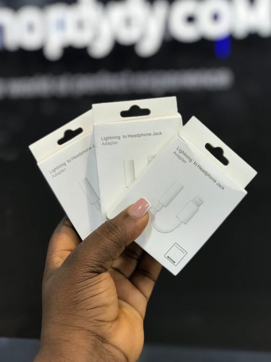 Lighting to headphone jack adapter