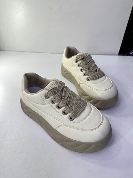 Кроссовки love