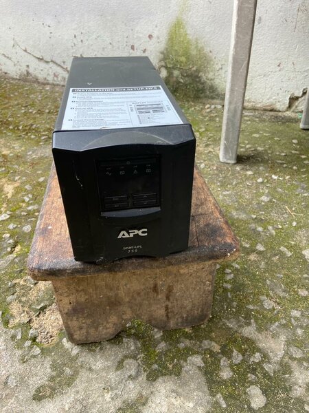 Onduleur APC Back-UPS